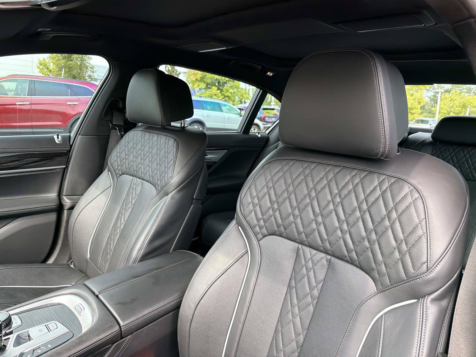 Used 2020 BMW 750i xDrive w/ Executive Package AWD/4WD image 21