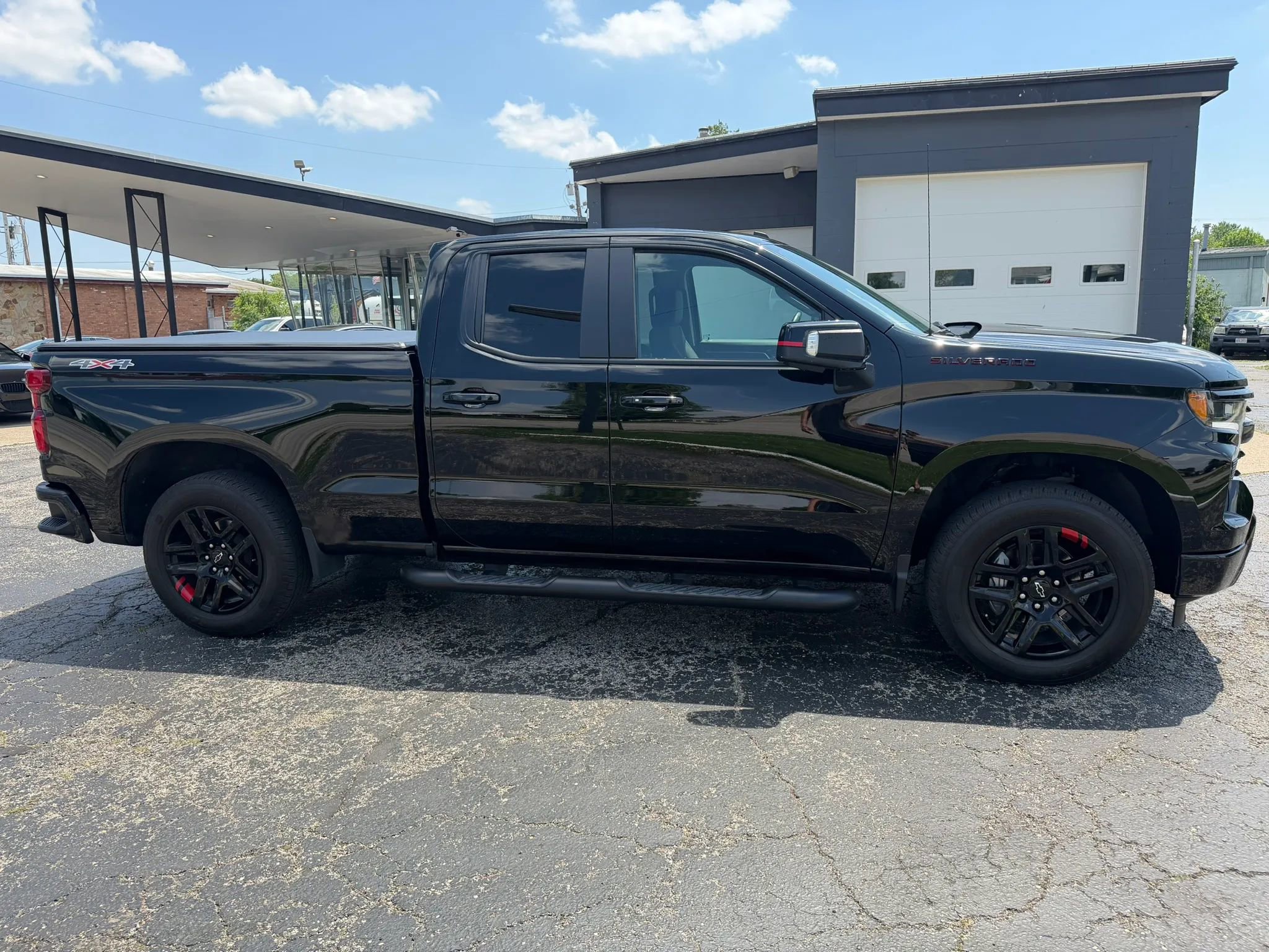 Used 2024 Chevrolet Silverado 1500 RST w/ Redline Edition AWD/4WD image 14