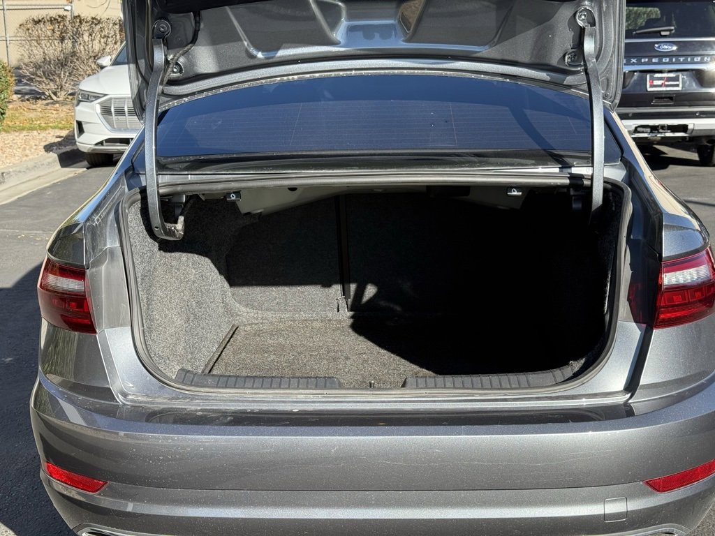 Used 2020 Volkswagen Jetta SEL Premium image 29