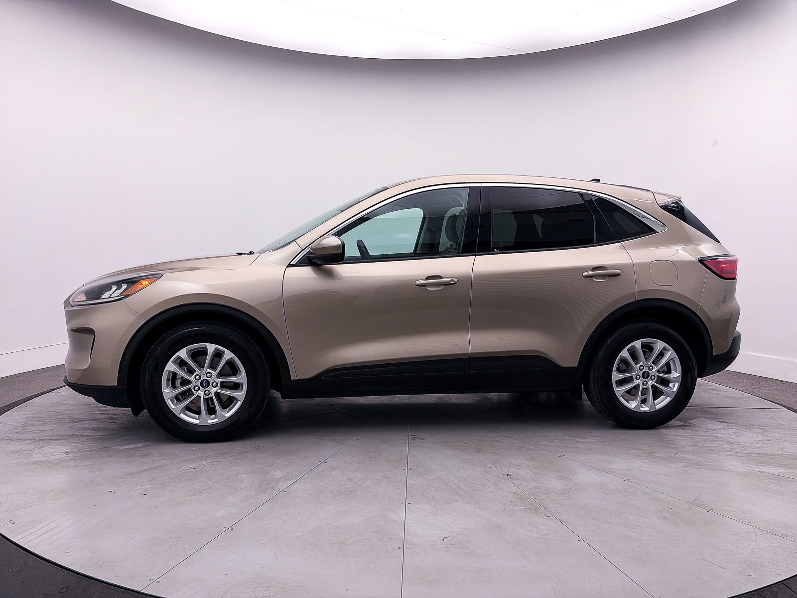 Used 2021 Ford Escape SE image 40