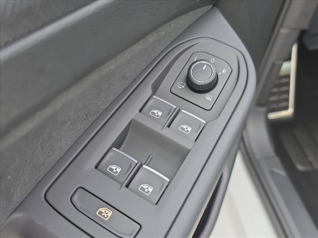 New 2026 Volkswagen Golf SE FWD image 4