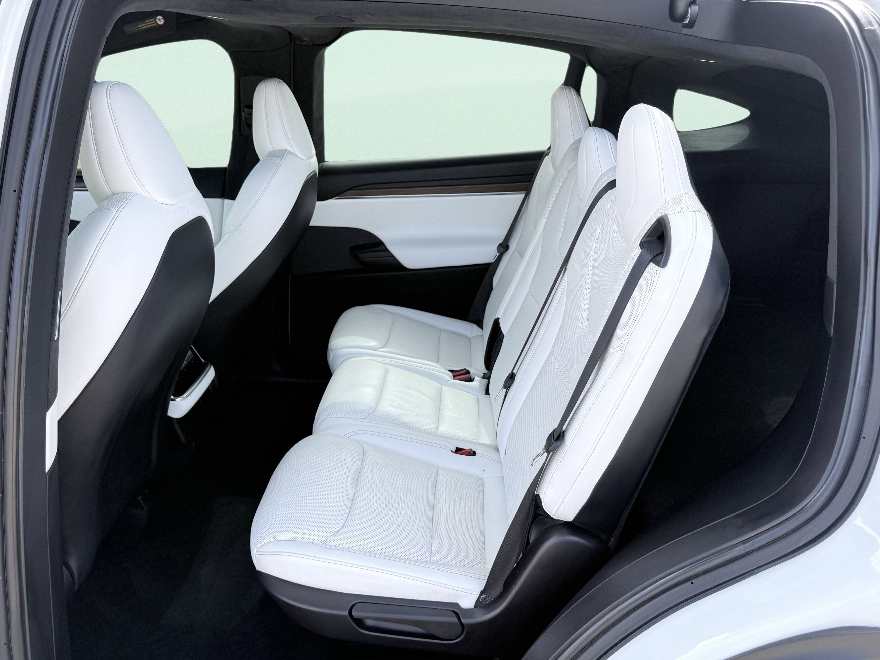 Used 2023 Tesla Model X image 39