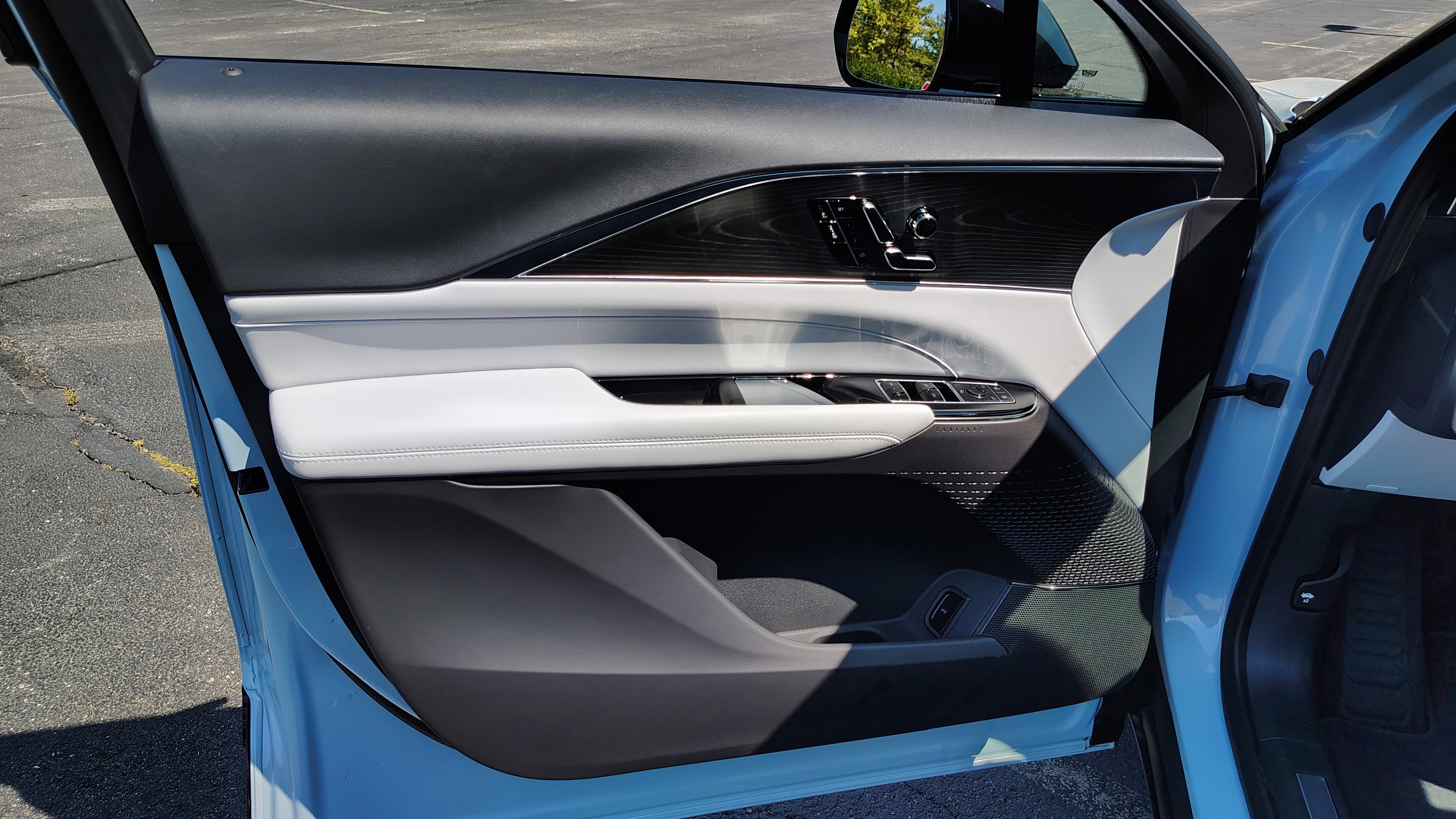 New 2025 Cadillac Lyriq Sport image 9