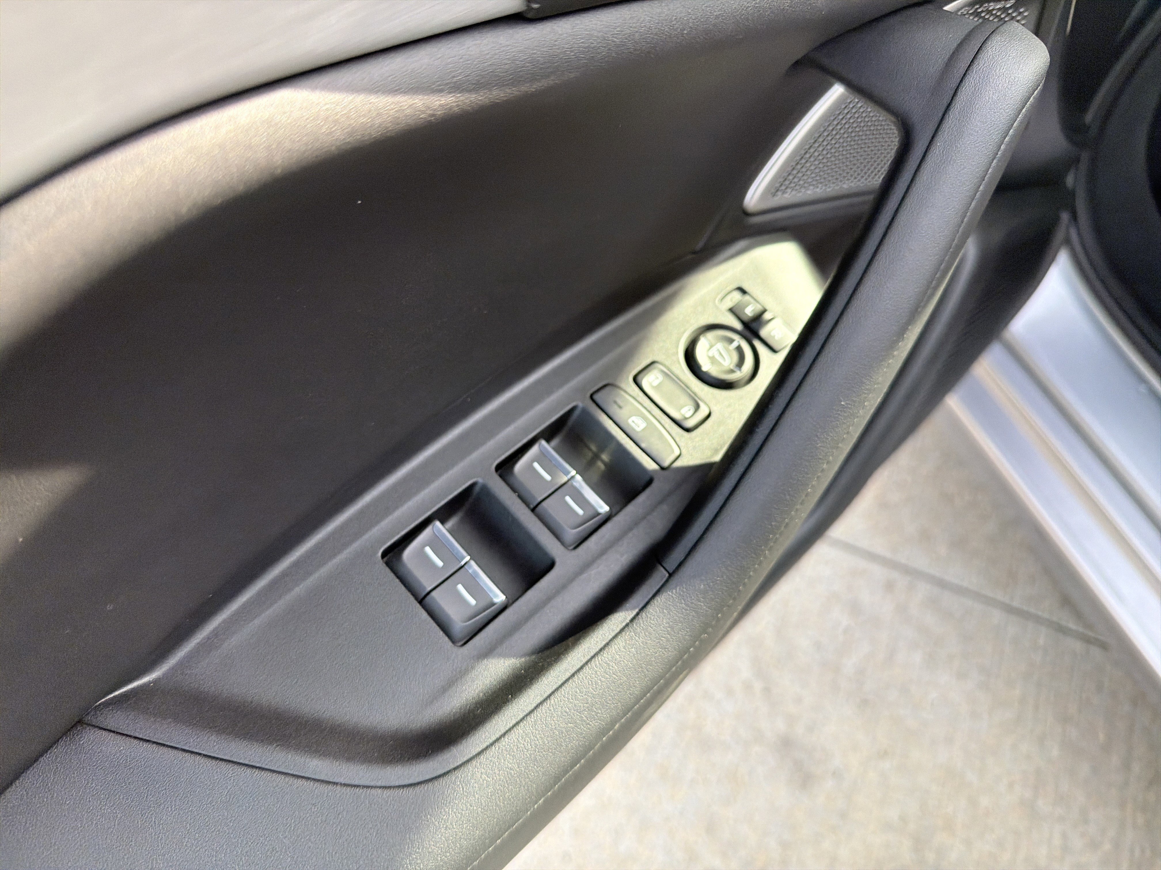 Certified 2025 Acura TLX w/ Technology Package image 15