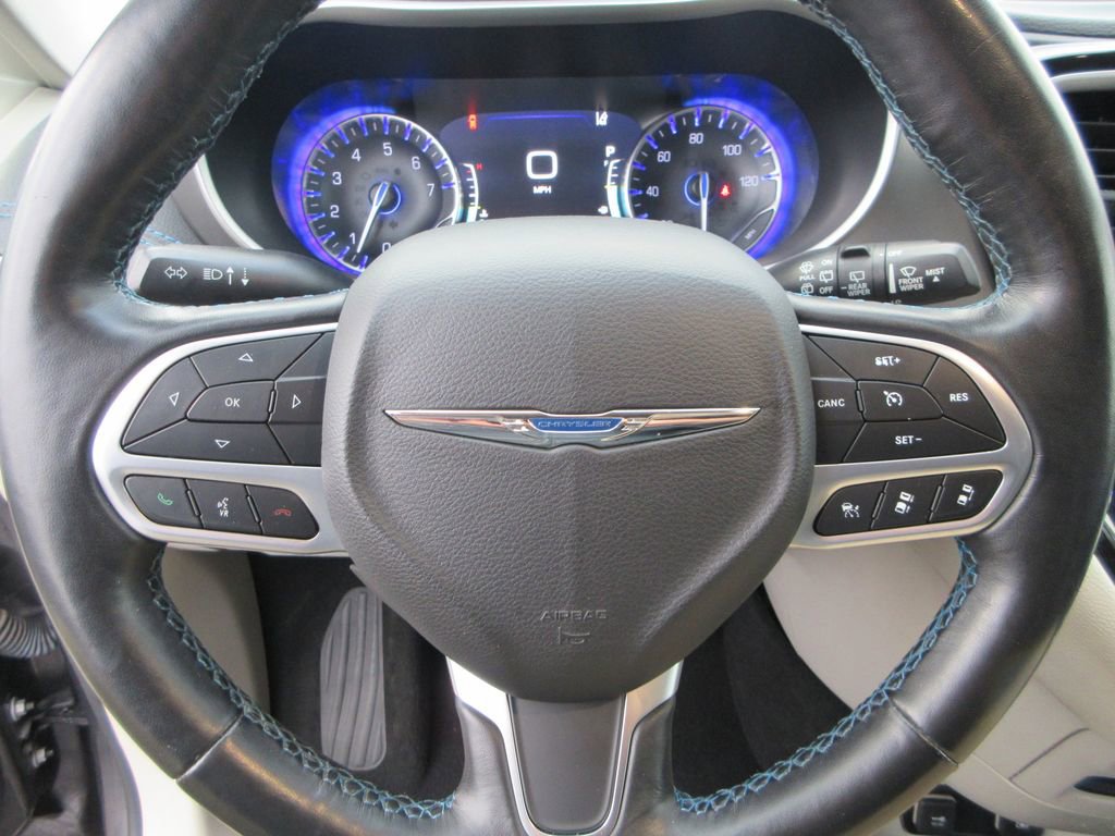 Used 2021 Chrysler Pacifica Touring-L image 27