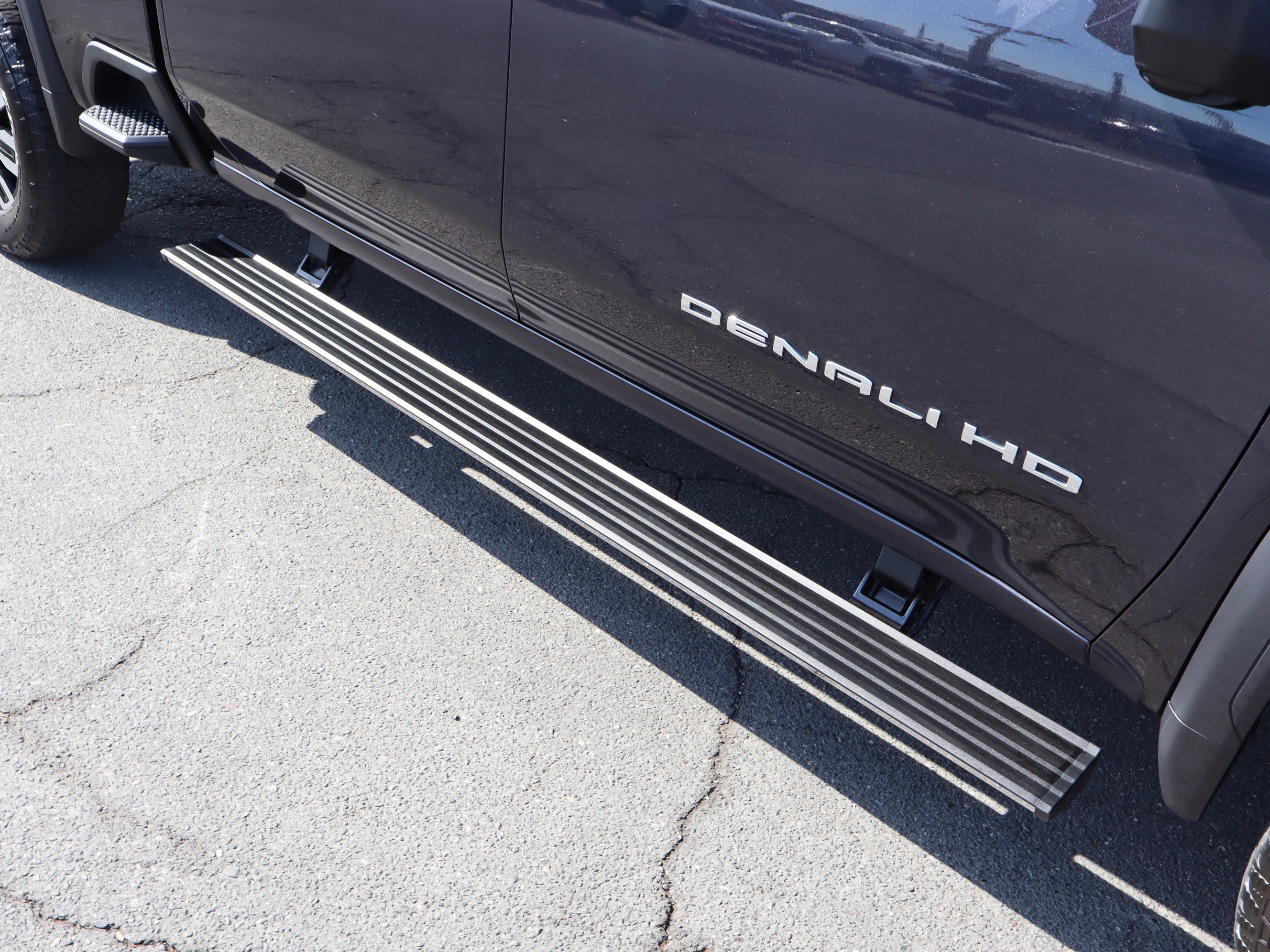 Used 2025 GMC Sierra 2500 Denali Ultimate w/ Max Trailering Package image 14