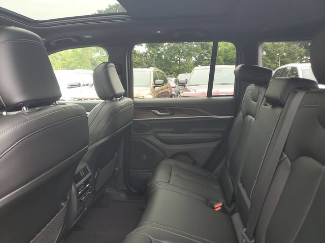 New 2026 Jeep Grand Cherokee Limited w/ Limited Altitude Package AWD/4WD image 10