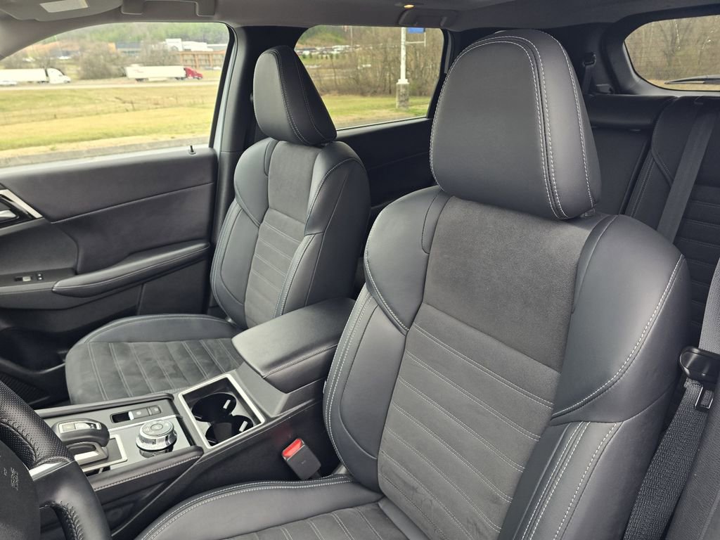 Used 2024 Mitsubishi Outlander SE image 13