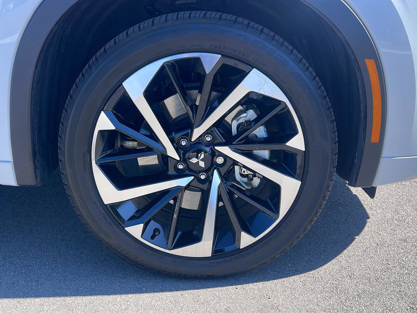 Used 2025 Mitsubishi Outlander 4WD Plug-In Hybrid image 9