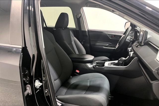 Used 2019 Toyota RAV4 LE AWD/4WD image 35