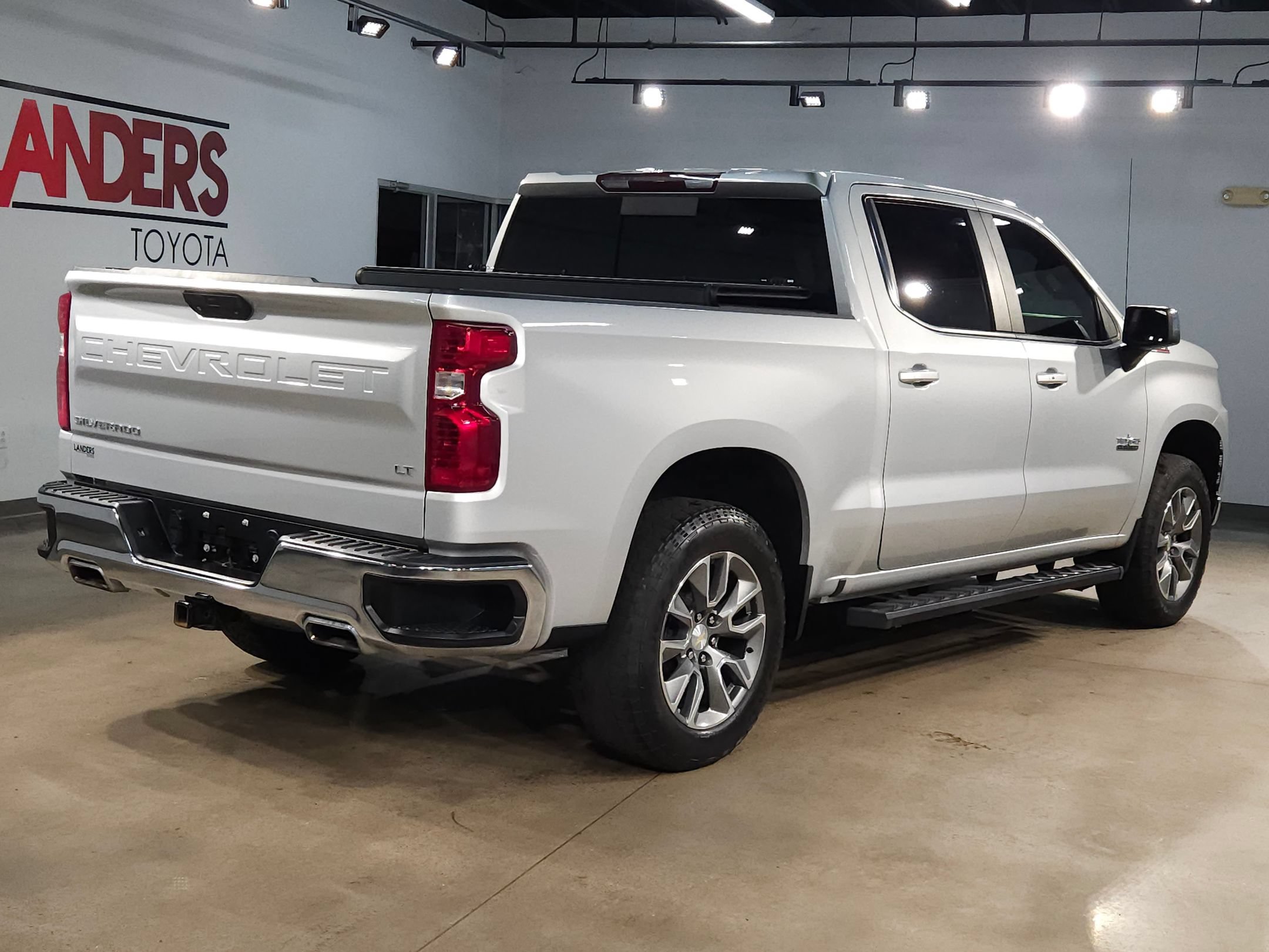 Used 2022 Chevrolet Silverado 1500 LT AWD/4WD image 7