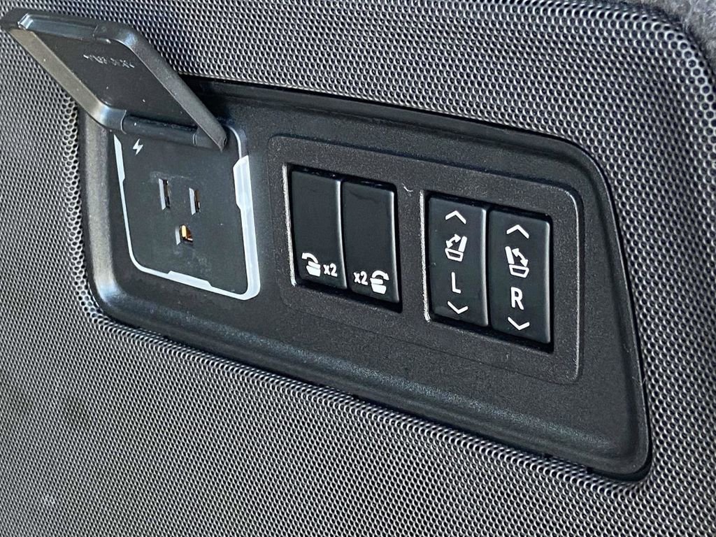 Used 2023 Cadillac Escalade Premium Luxury AWD/4WD image 14