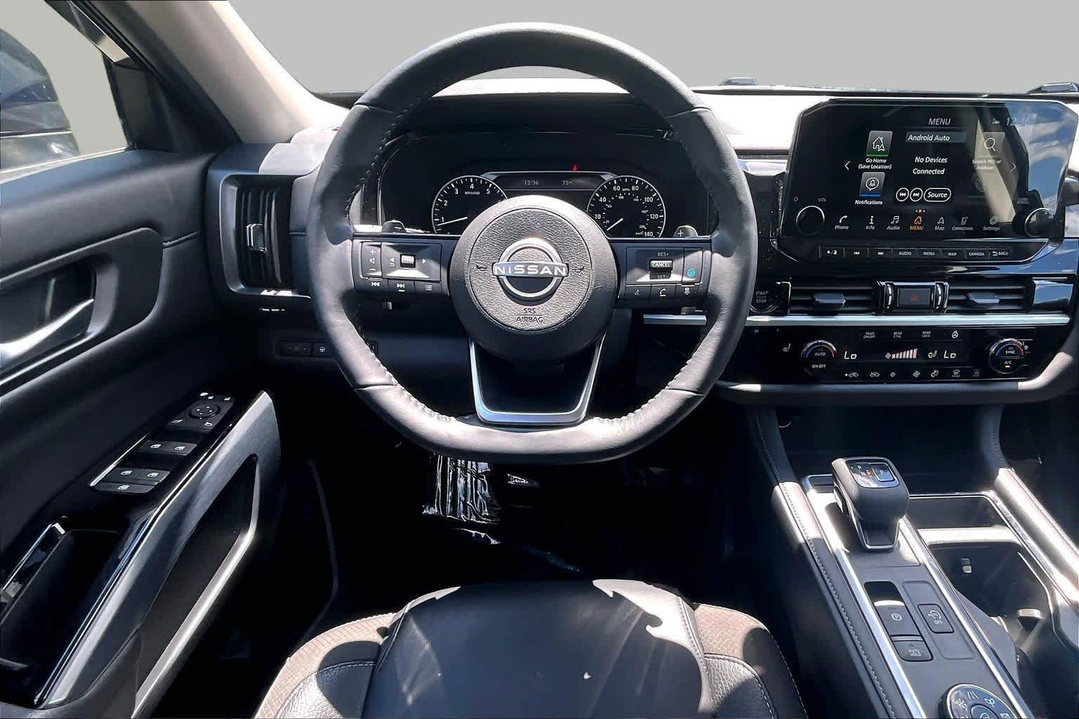 Used 2025 Nissan Pathfinder SL AWD/4WD image 6