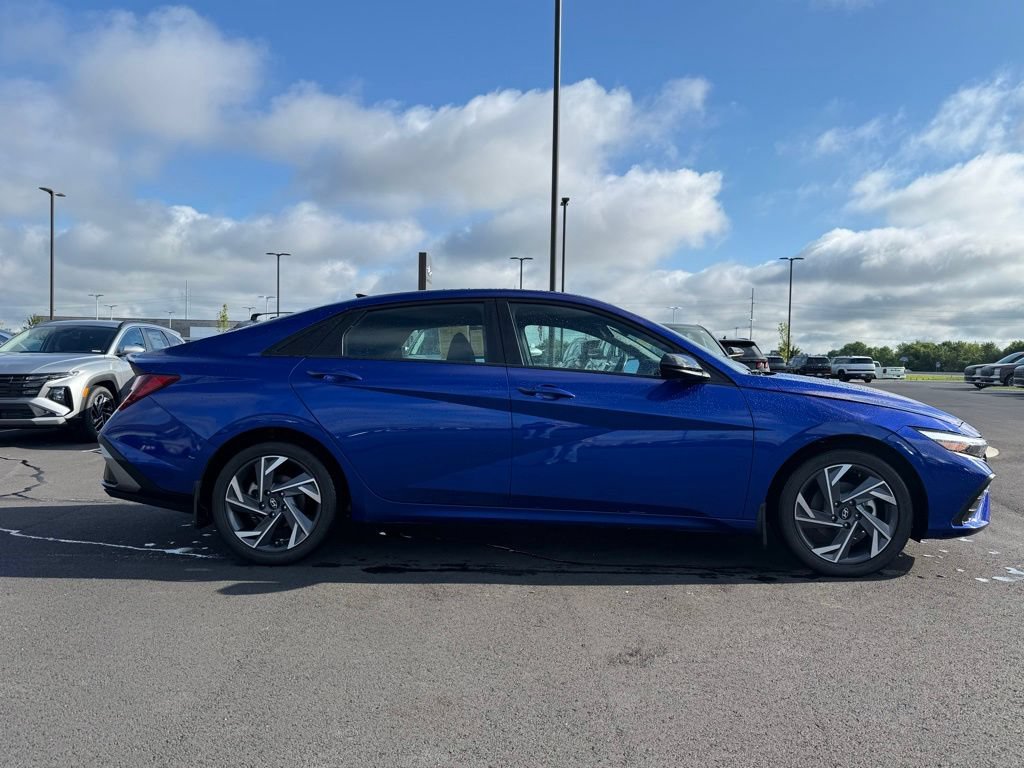 Certified 2025 Hyundai Elantra Sport FWD image 4