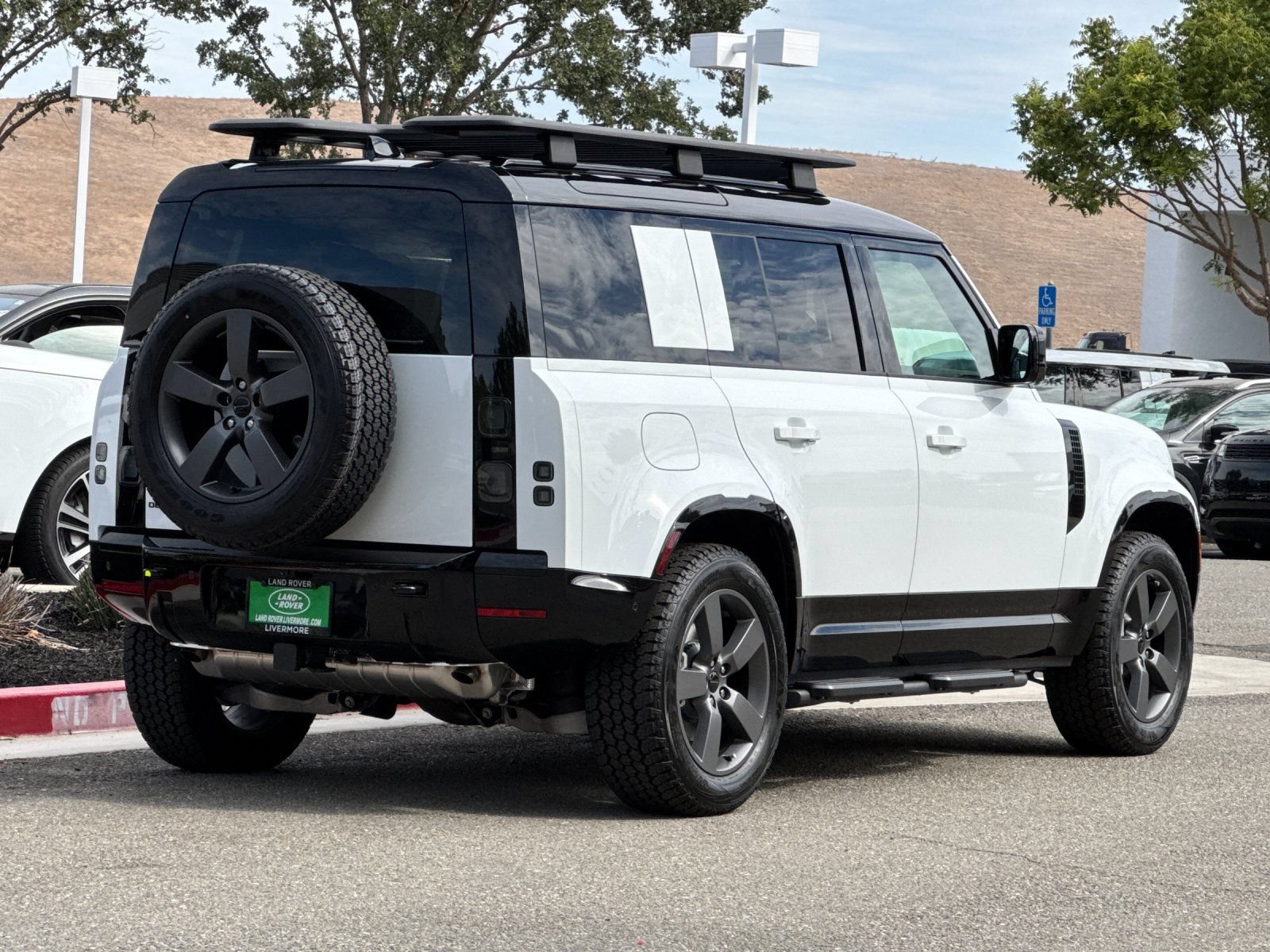 New 2026 Land Rover Defender 110 X-Dynamic SE AWD/4WD image 6