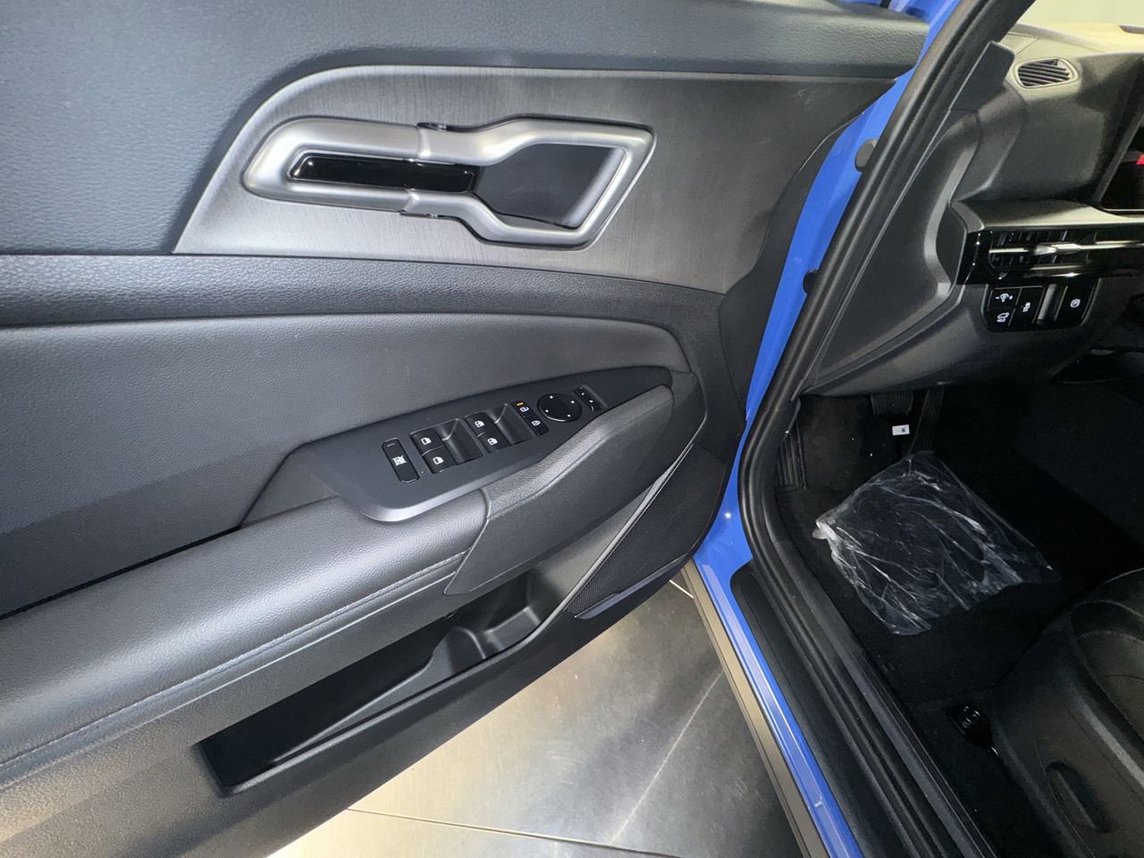 New 2026 Kia Sportage X-Line w/ X-Line Premium Package image 17