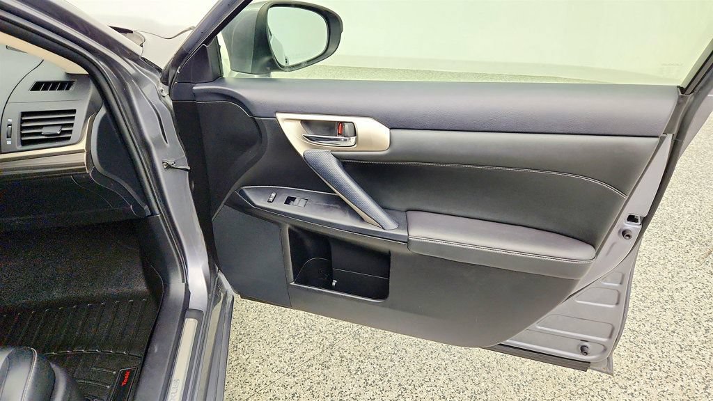 Used 2016 Lexus CT 200h w/ Seat Comfort Package FWD image 25