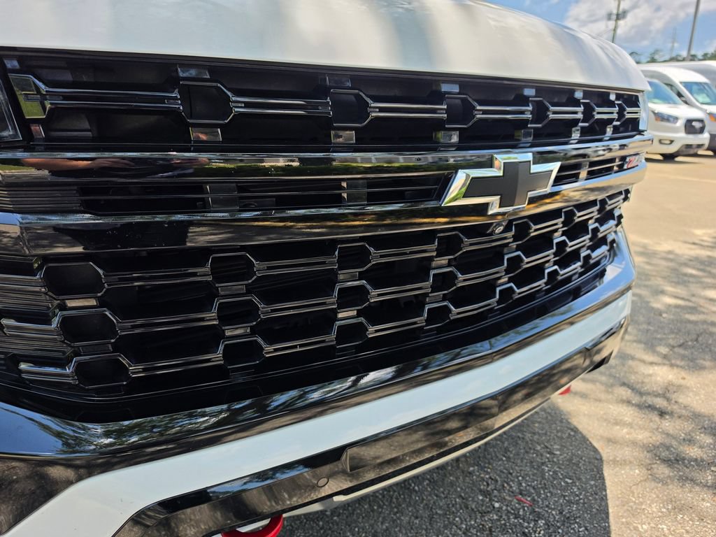 Used 2023 Chevrolet Suburban Z71 w/ Luxury Package AWD/4WD image 13