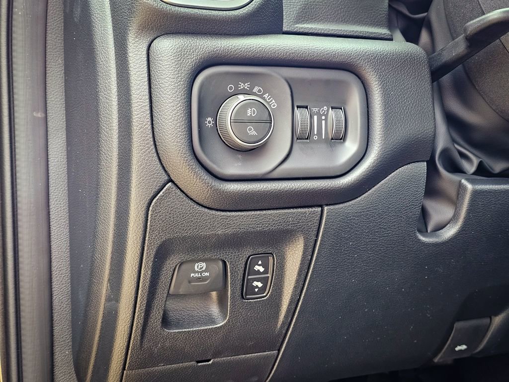 New 2026 RAM 1500 4x4 Crew Cab image 15