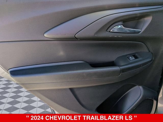 Used 2024 Chevrolet TrailBlazer LS AWD/4WD image 28