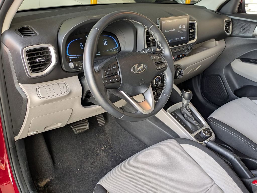 Used 2025 Hyundai Venue SEL FWD image 14