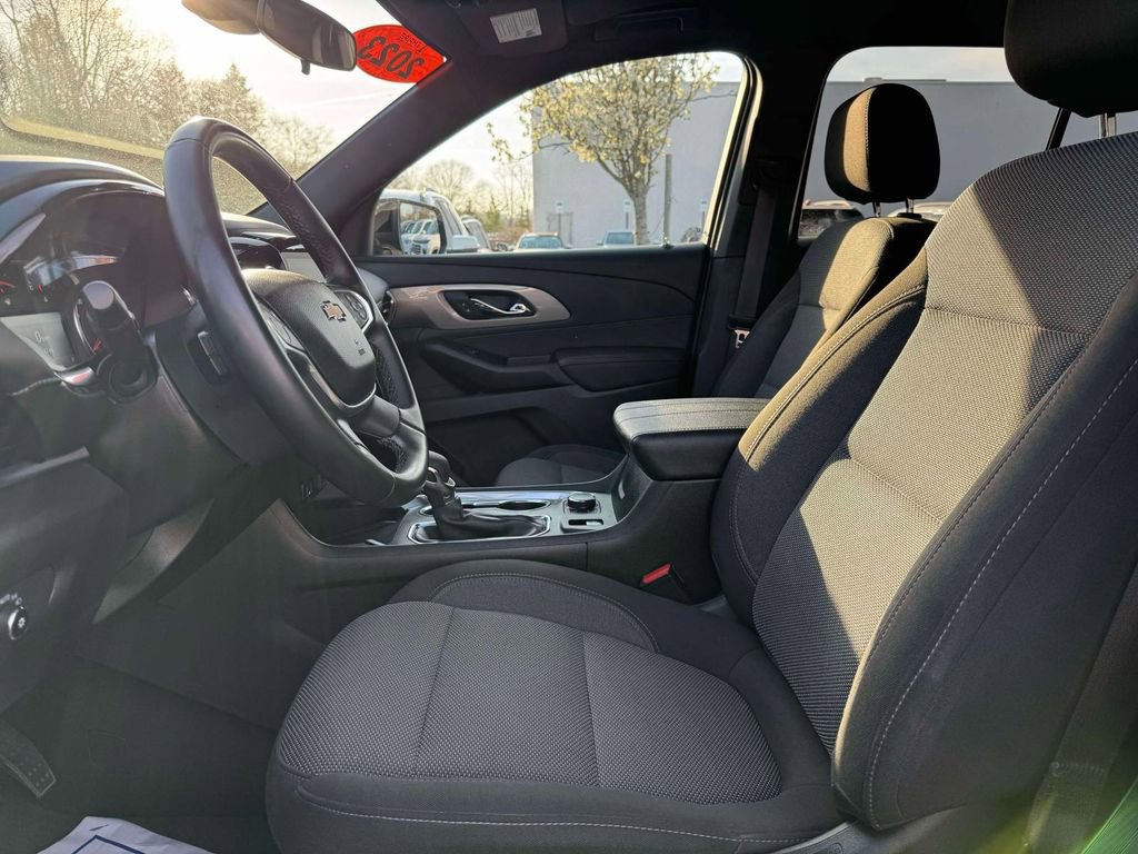Used 2023 Chevrolet Traverse LT FWD image 16