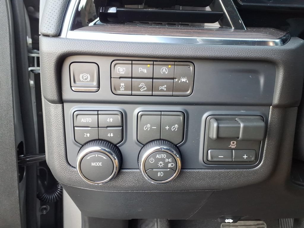 New 2026 Chevrolet Suburban Premier w/ Sun And Tow Package AWD/4WD image 26