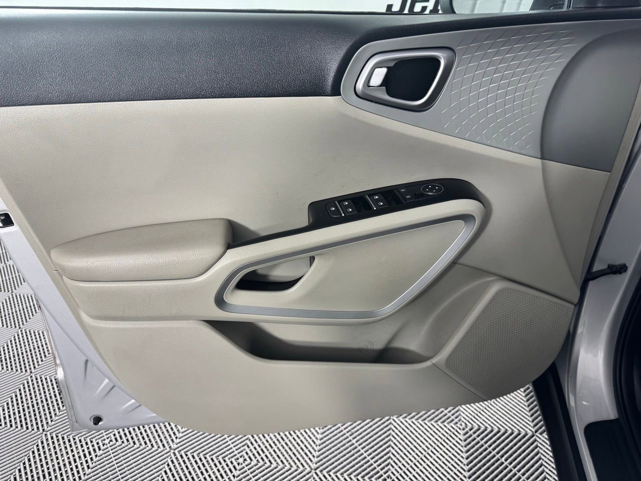 Used 2021 Kia Soul LX image 10