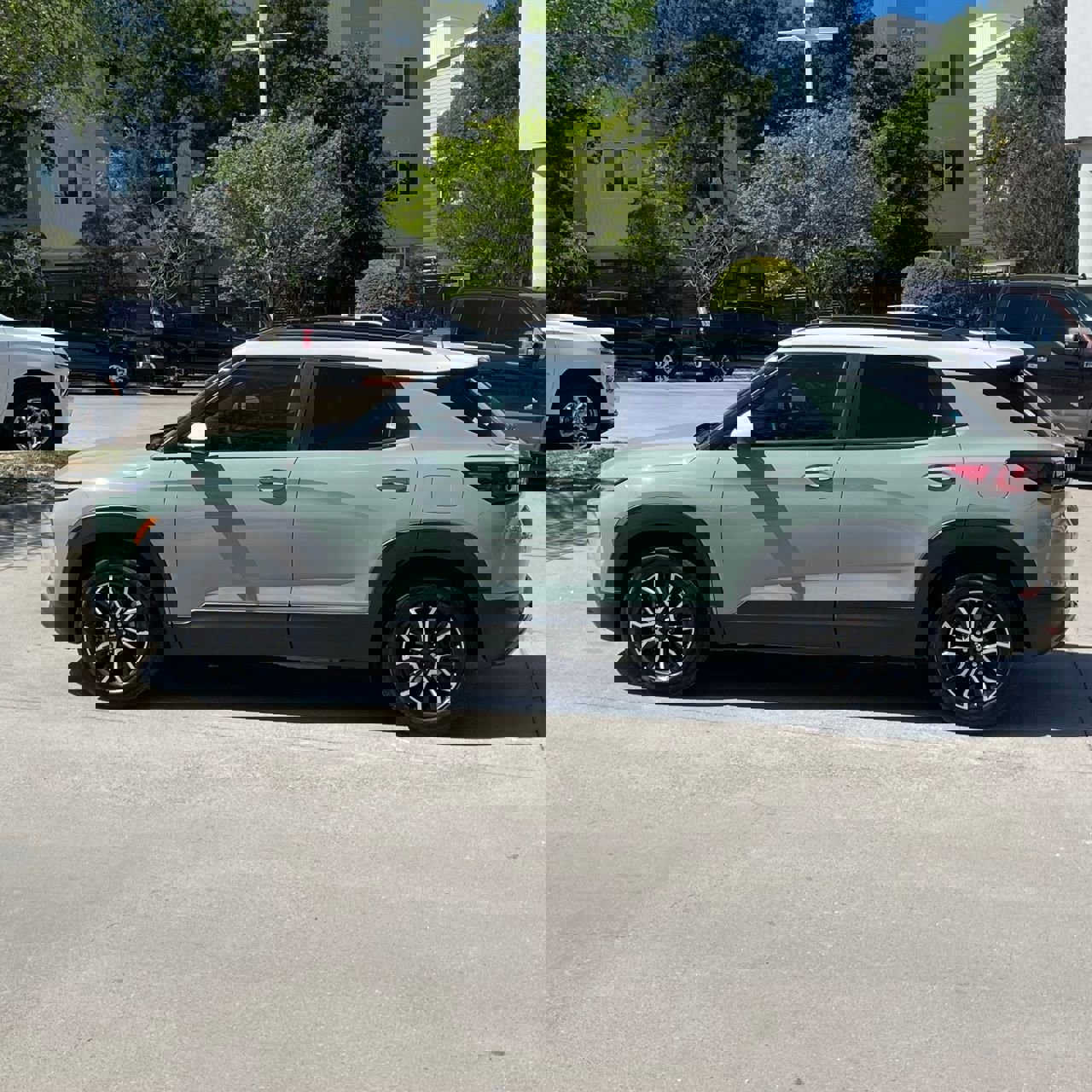 Used 2024 Chevrolet TrailBlazer ACTIV w/ Driver Confidence Package image 3