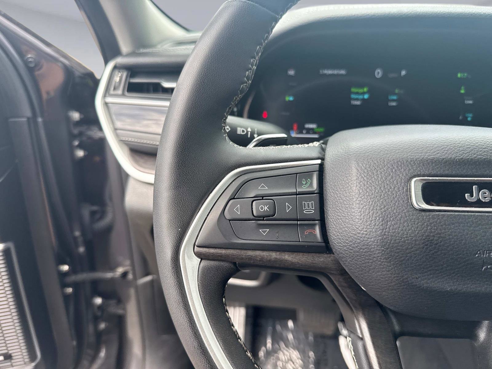 Used 2023 Jeep Grand Cherokee 4WD 4xe image 34