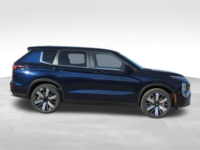 New 2026 Mitsubishi Outlander SE FWD image 2
