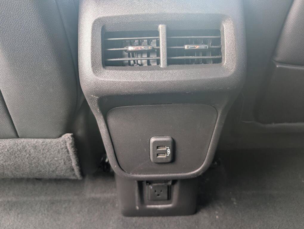 Used 2024 GMC Terrain SLT AWD/4WD image 17