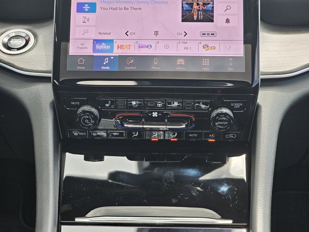 New 2025 Jeep Grand Cherokee L Limited w/ Luxury Tech Group II image 40