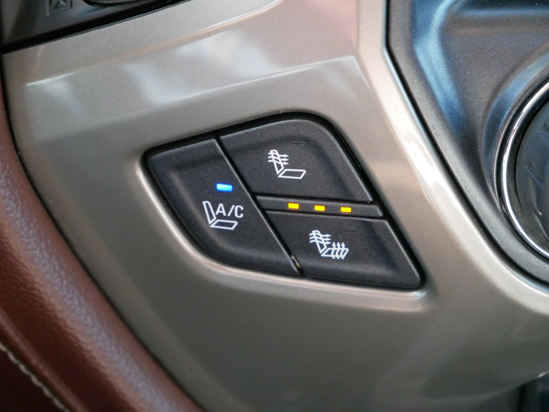 Used 2014 Chevrolet Silverado 1500 High Country w/ High Country Premium Package AWD/4WD image 28