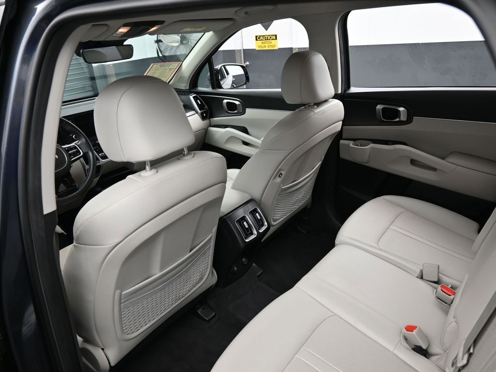 Used 2023 Kia Sorento S image 37