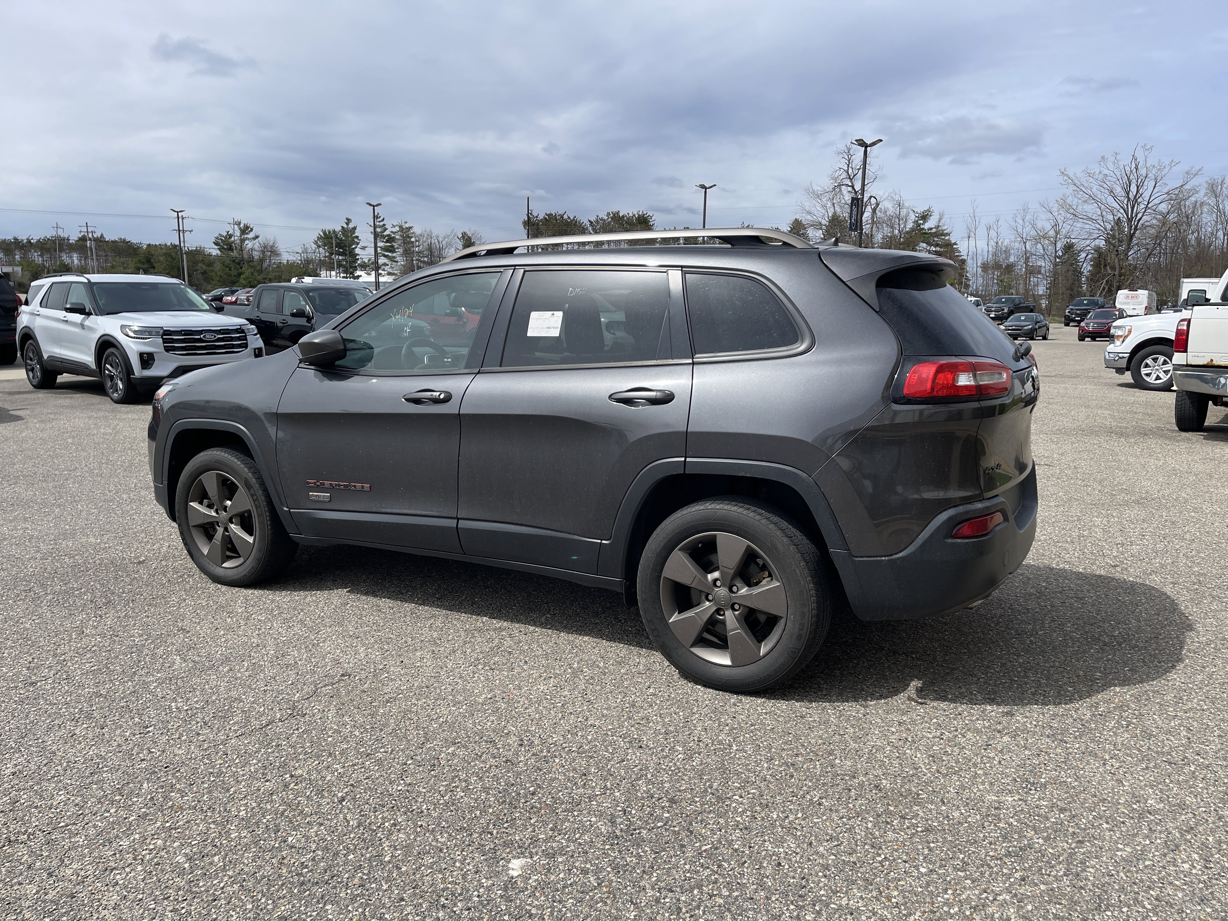 Used 2017 Jeep Cherokee Latitude AWD/4WD image 6