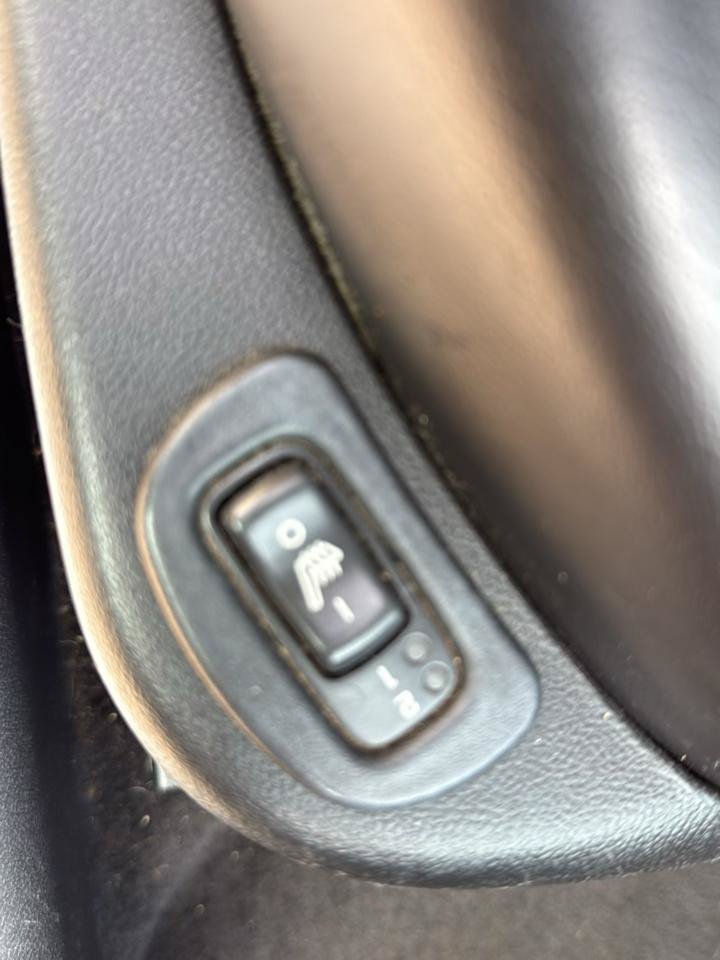 Used 2008 Pontiac G6 GT w/ Premium Package FWD image 17
