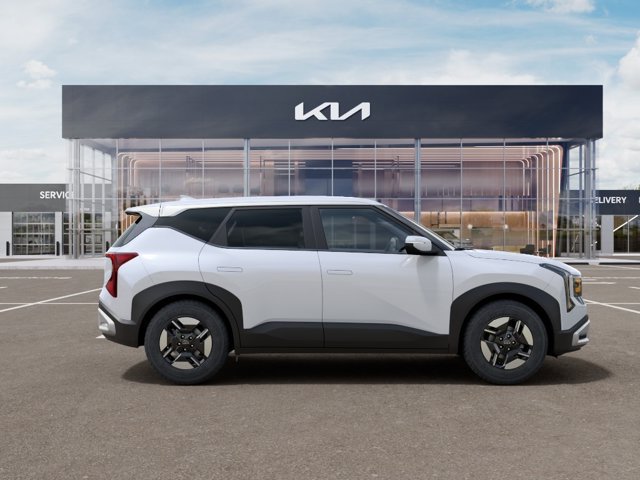 New 2027 Kia Seltos LX FWD image 8