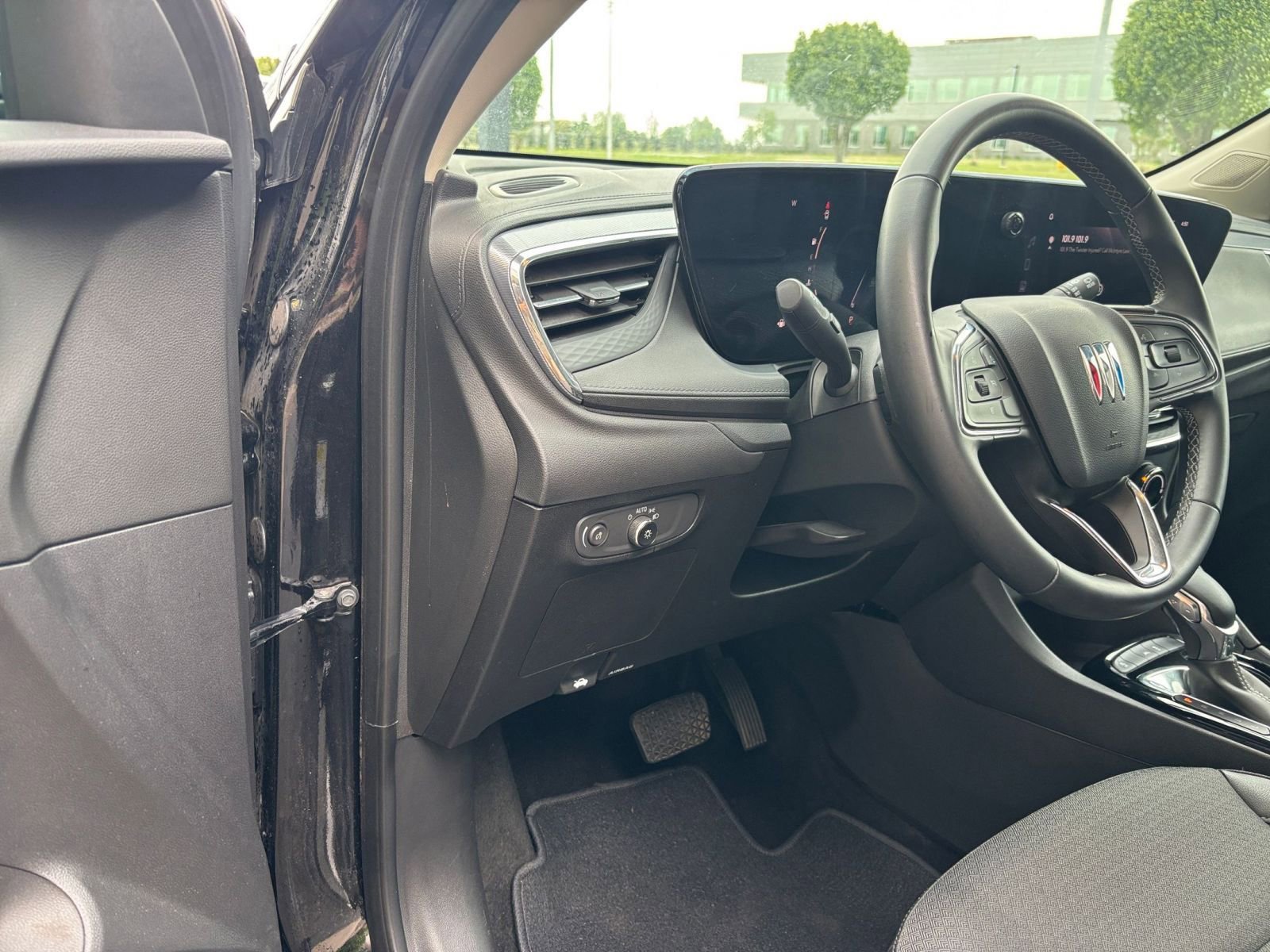 Used 2025 Buick Encore GX Preferred FWD image 33