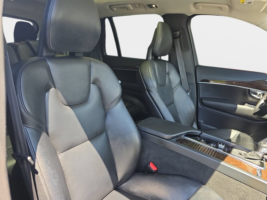 Used 2016 Volvo XC90 T6 Momentum w/ Momentum Plus Package AWD/4WD image 12