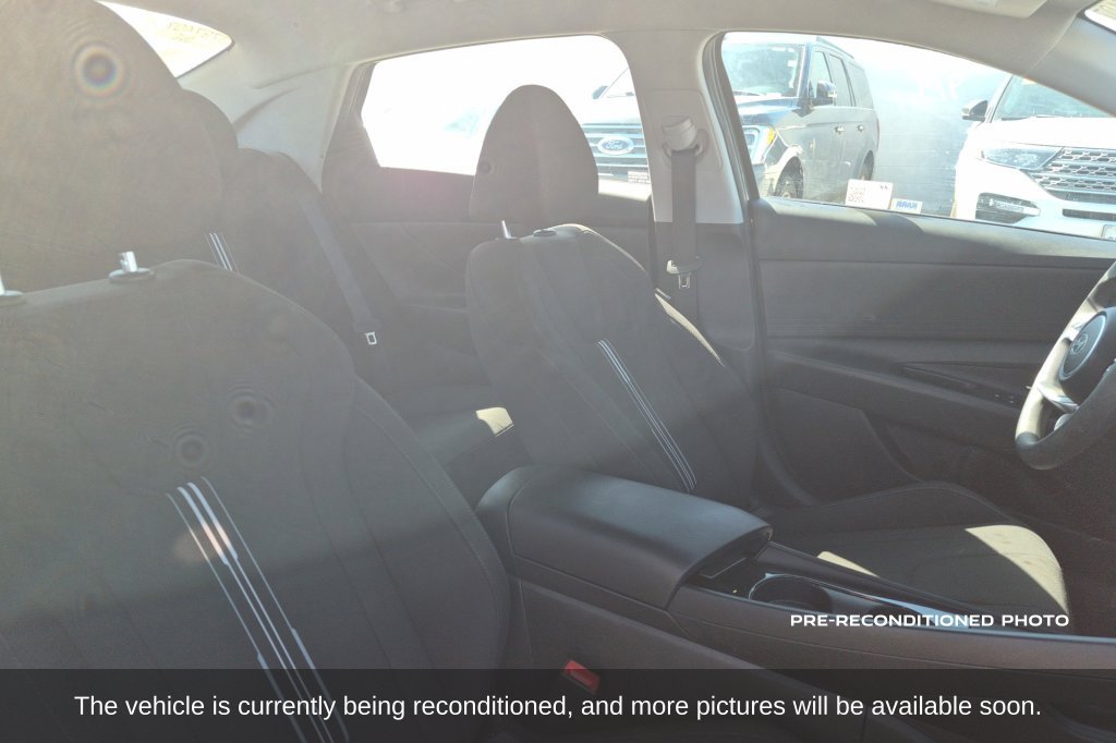 Used 2025 Hyundai Elantra Hybrid FWD image 15