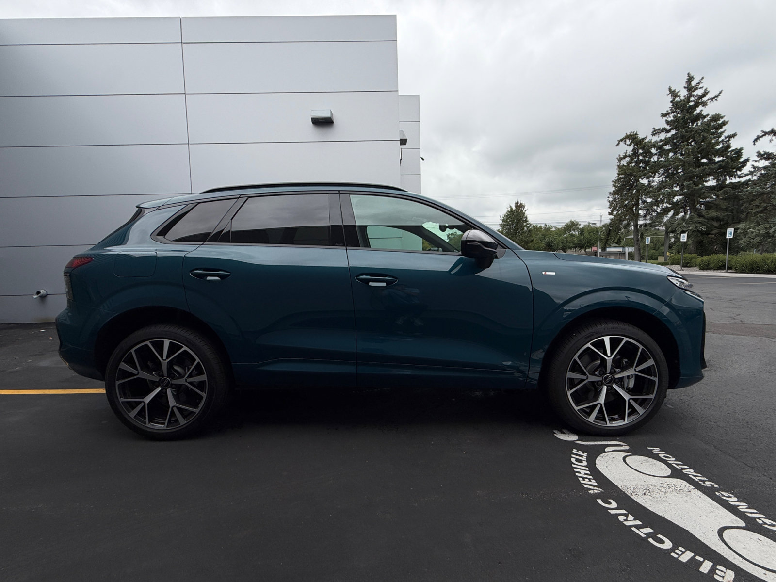 New 2026 Audi Q3 quattro 2.0T AWD/4WD image 9