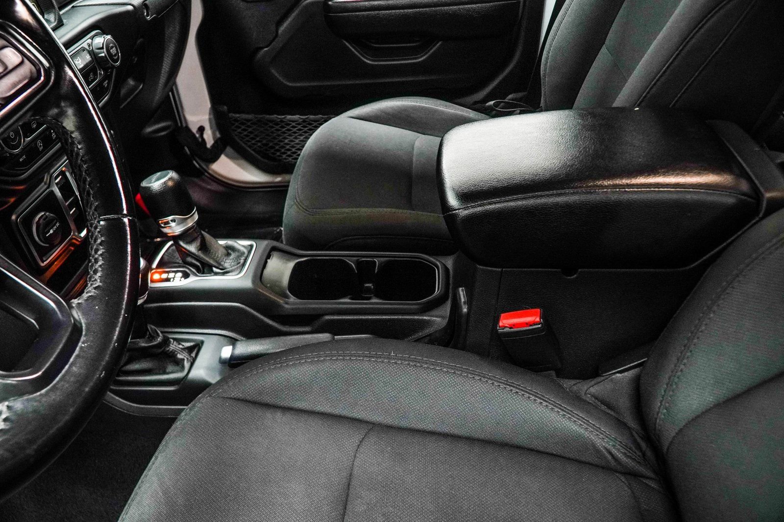 Used 2022 Jeep Gladiator Willys AWD/4WD image 17