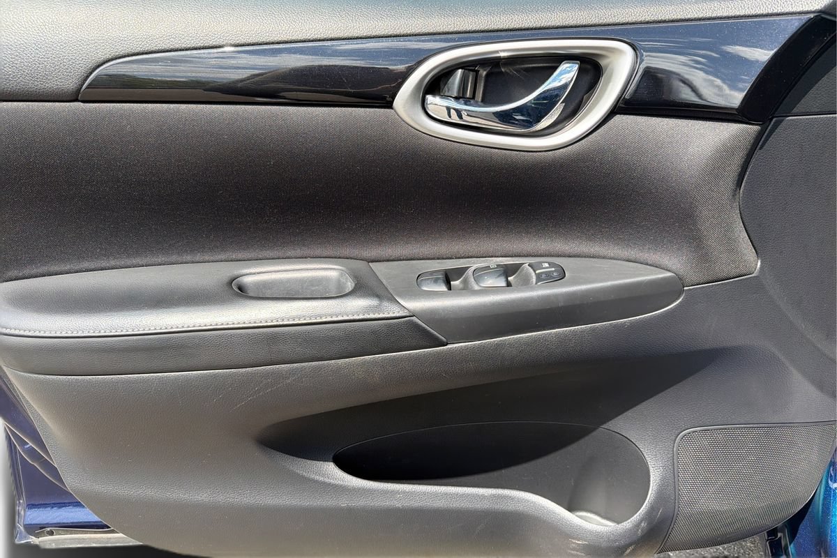 Used 2019 Nissan Sentra SV FWD image 18