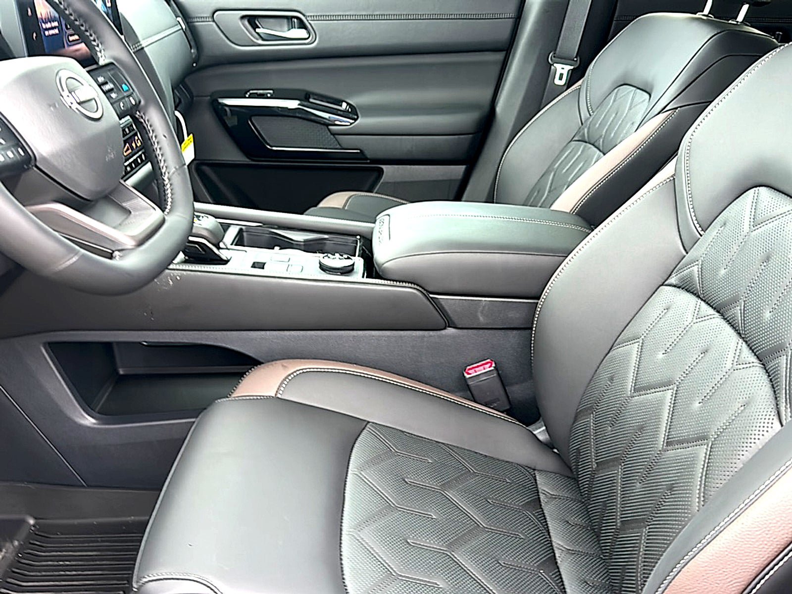 New 2026 Nissan Pathfinder Platinum AWD/4WD image 10