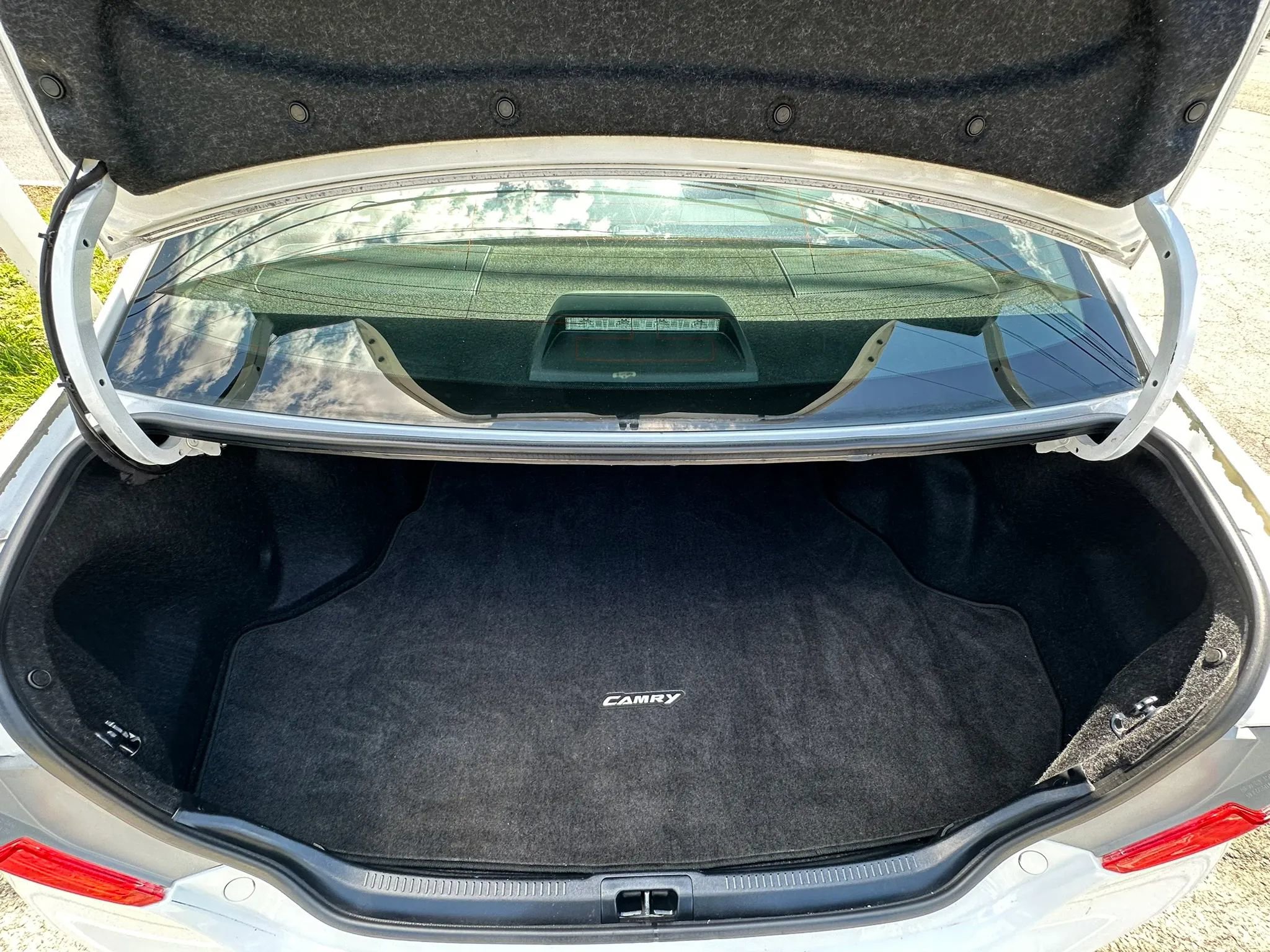 Used 2013 Toyota Camry LE FWD image 28