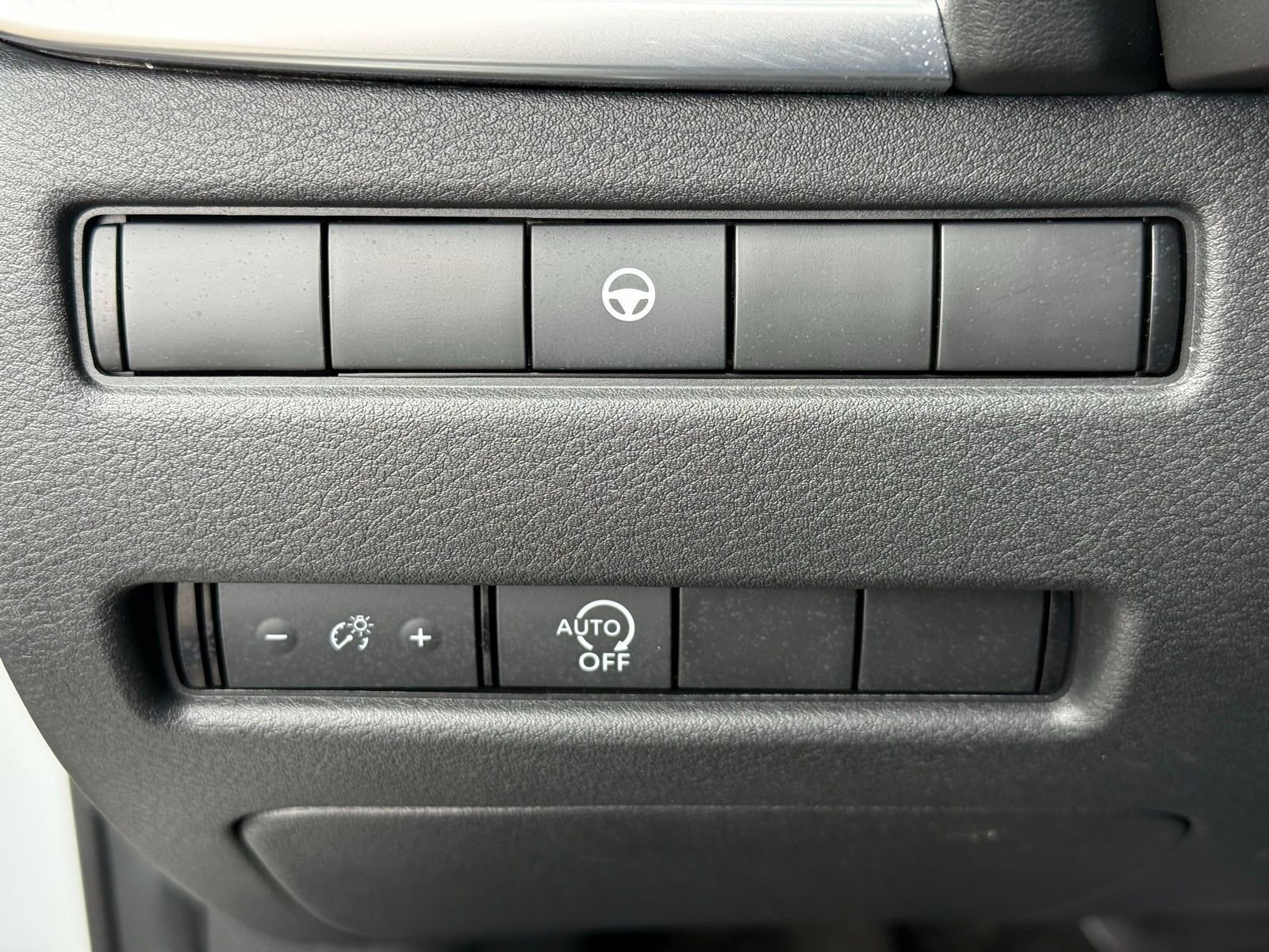 Used 2023 Nissan Rogue SV image 37