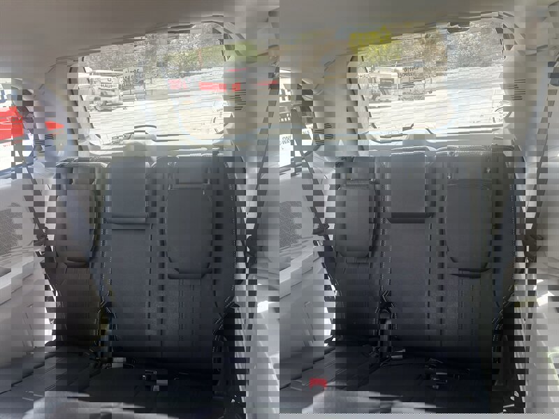 Used 2016 Chrysler Town & Country Touring image 19