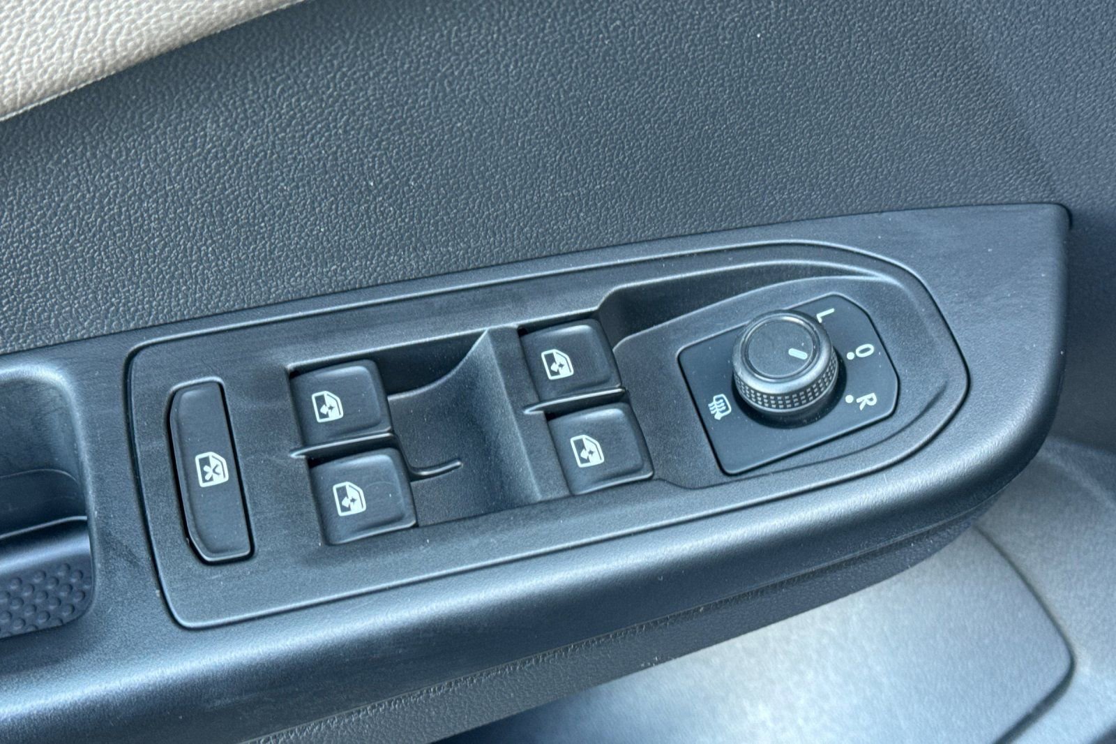 Used 2022 Volkswagen Taos SEL image 11