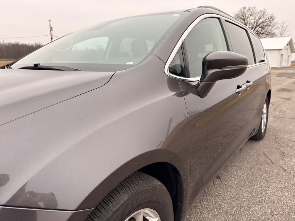 Used 2022 Chrysler Pacifica Touring-L image 13